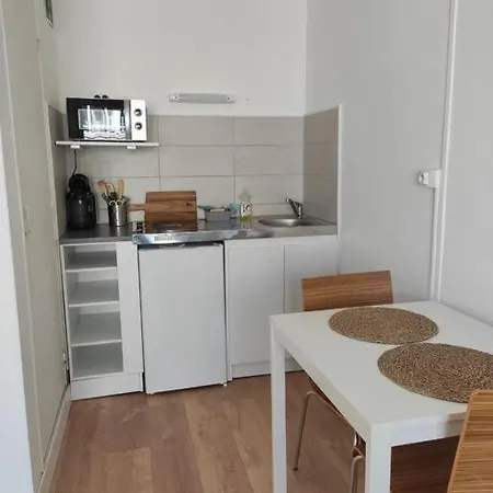 Apartament A 100 M De La !